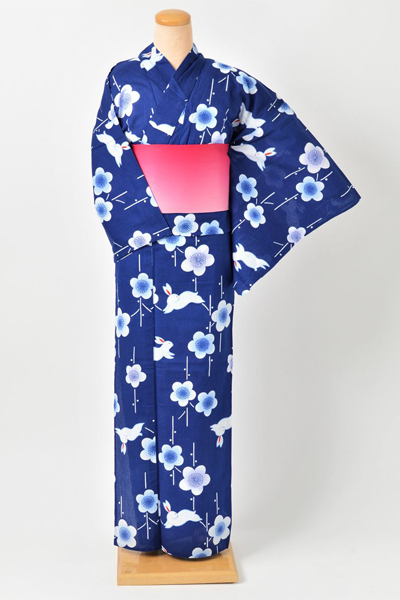 浴衣[ブルー地に花柄とウサギ］