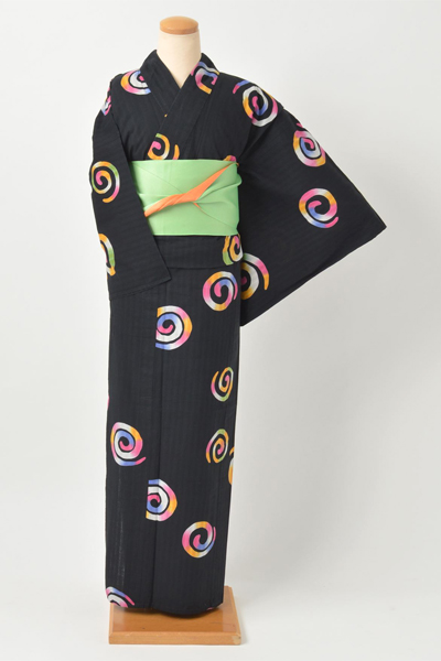 浴衣［黒地に渦巻き柄］