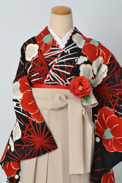 卒業袴［中村里砂・黒地の椿模様］