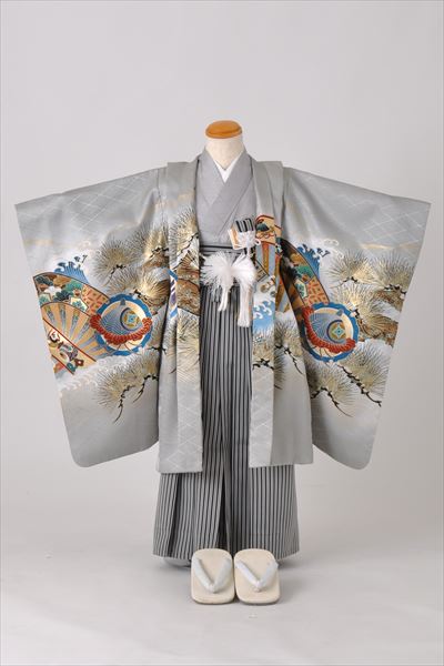 五歳祝着セット(灰色光沢地・兜、波濤、軍配)