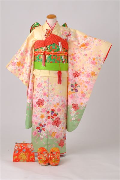七歳祝着(黄色に黄緑のボカシ地・桜の花づくし)