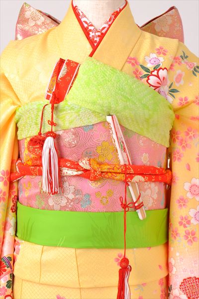 七歳祝着(黄色に赤のボカシ地・花てまり)
