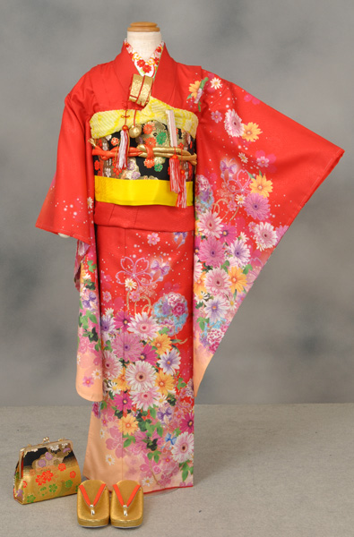 七歳祝着(オレンジ系の赤地・花)