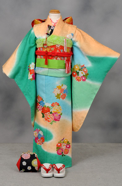 七歳祝着(クリーム、緑、水色地・花々・正絹)