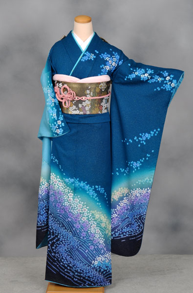 振袖（ブルーグリーン地・おぼろ染め風）