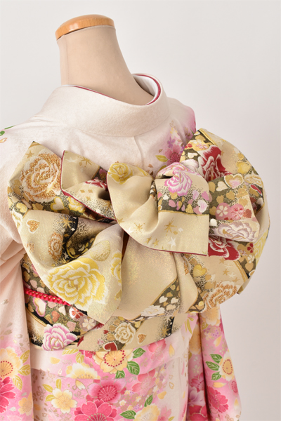 振袖［白地に満開の花］