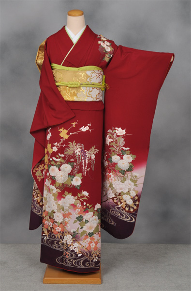 振袖(エンジ色地・大小の花)