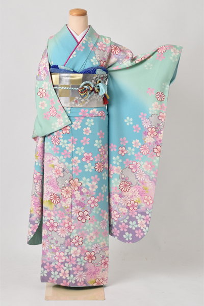 振袖［鮮やかな水色と桜］