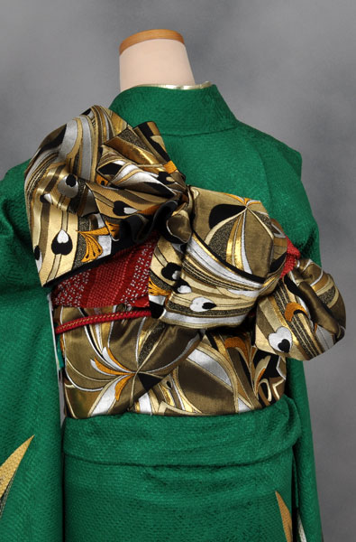 振袖(緑地・大胆な孔雀の羽)