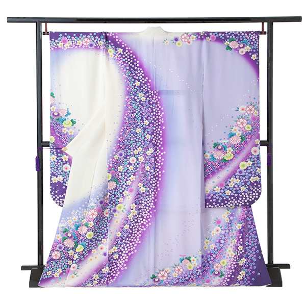 振袖(白地に紫のボカシ地・花々)