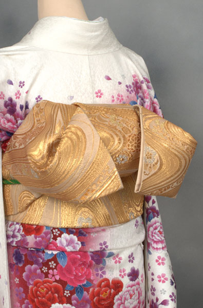 振袖(白に赤ボカシ地・花]