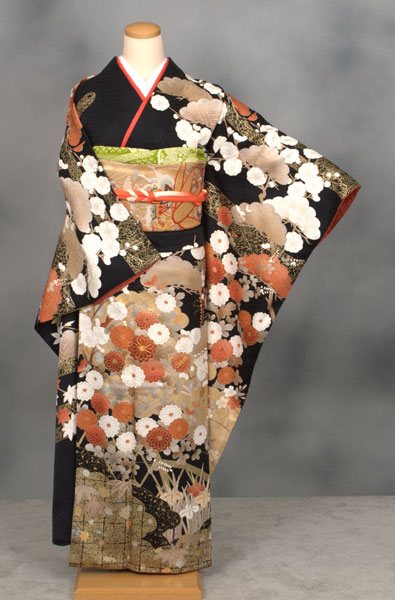 振袖(黒地・金箔に松)