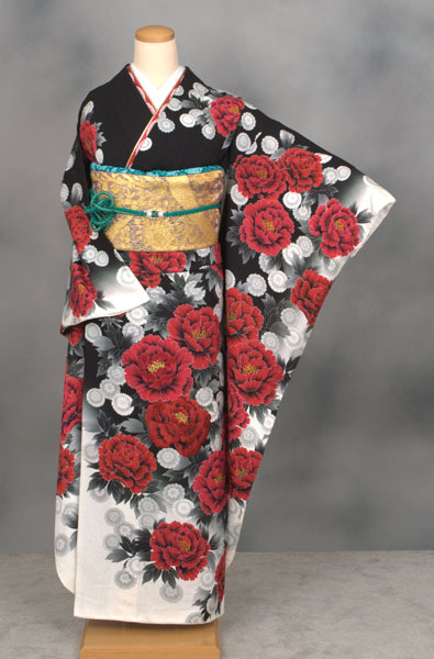 振袖(黒と白地・大輪の赤い花)