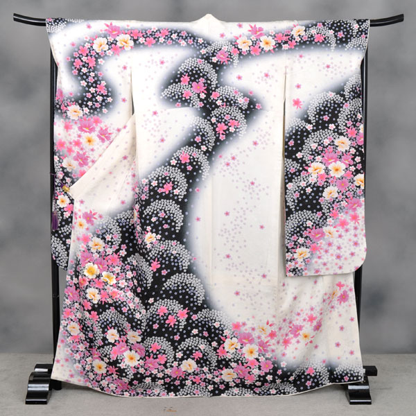 振袖(白と黒地・花)