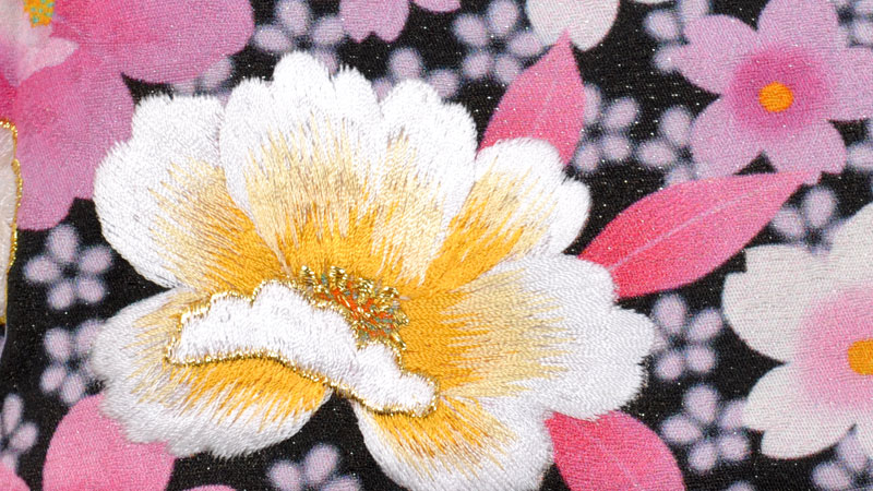 振袖(白と黒地・花)