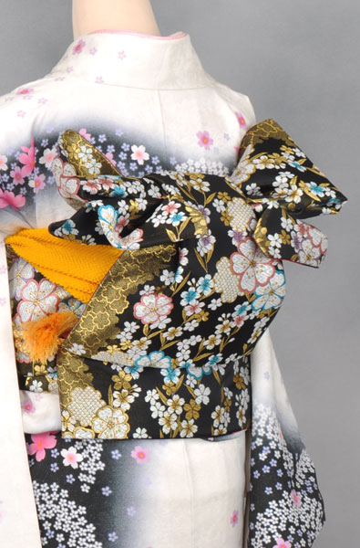 振袖(白と黒地・花)