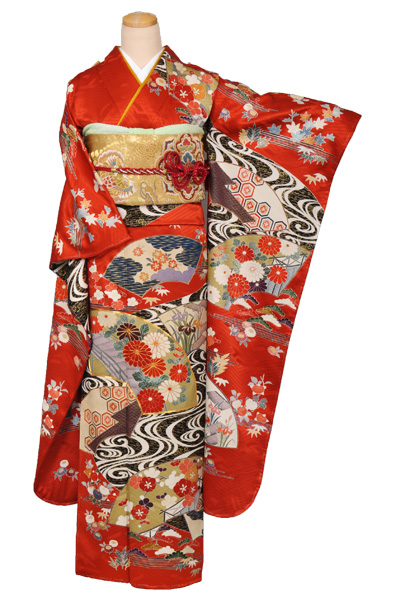 振袖(朱赤地・流水に扇面)