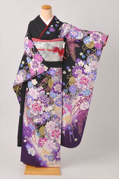 振袖[黒地に牡丹、藤の花]