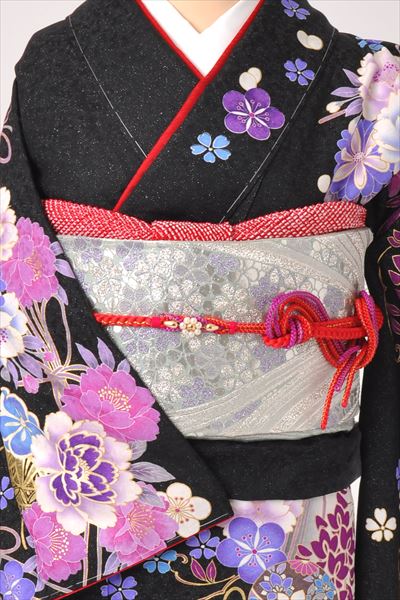 振袖[黒地に牡丹、藤の花]