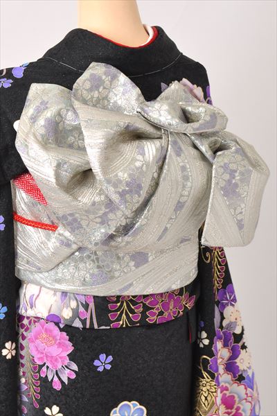 振袖[黒地に牡丹、藤の花]