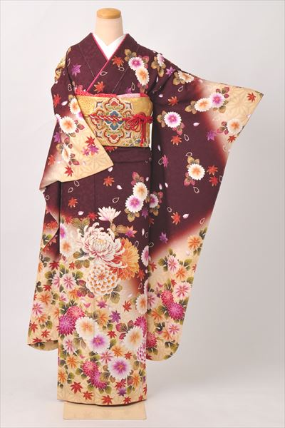 振袖[赤茶に菊・もみじ」