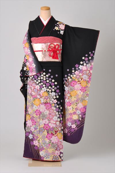 振袖[黒地に牡丹・藤の花]