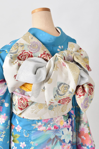 振袖[水色地に大輪の花と星]