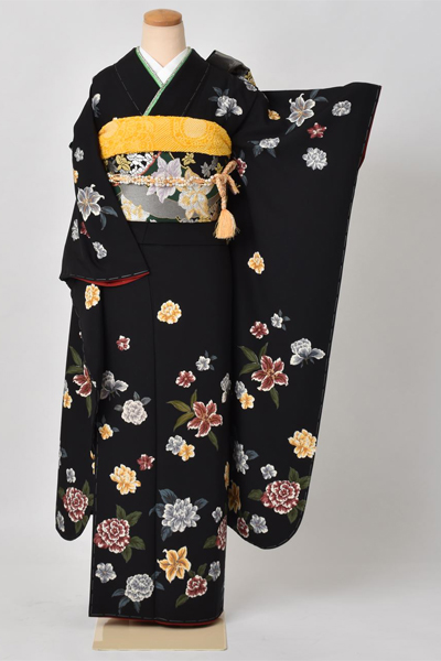 振袖[黒地に花々]