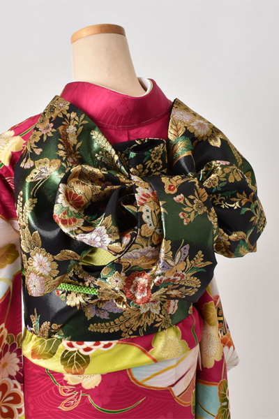 振袖[レトロな色合と几帳]