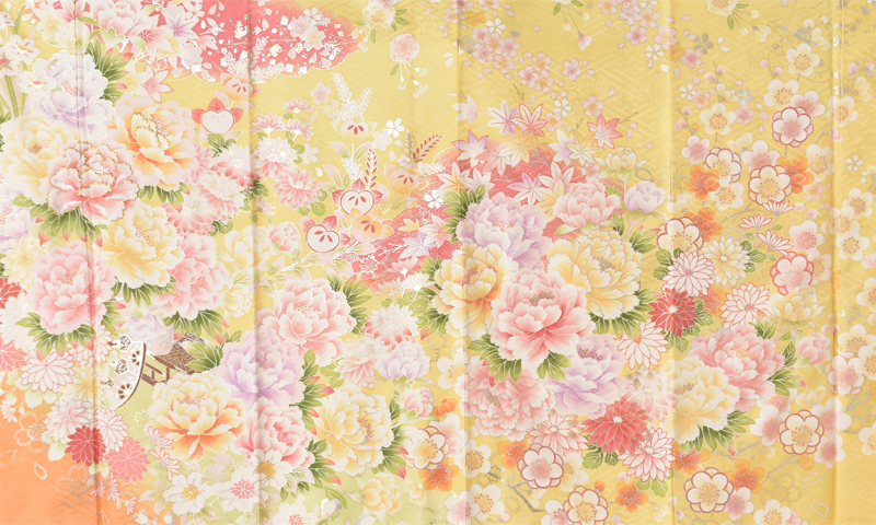 振袖[大輪の牡丹と花々]