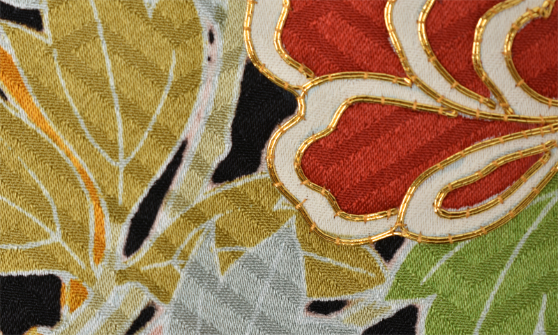 振袖[花々と青海波文様]