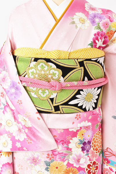 振袖［ピンク・花々と貝桶］