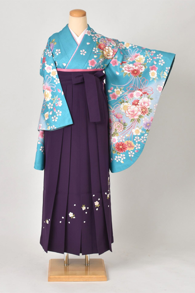 卒業袴(水色地・花々着物/紫地桜刺繍袴)