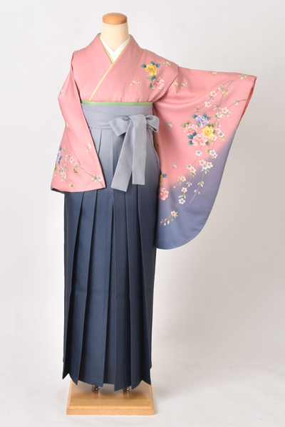 卒業袴(ピンク地・小花着物/グレーボカシ袴)