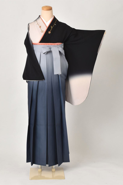 卒業袴(白と黒の片身変わり着物/グレーボカシ袴)