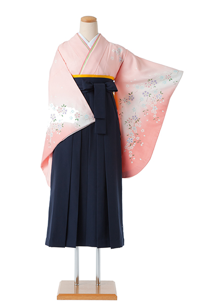 卒業袴(淡いピンク地・さくら着物/紺無地袴)