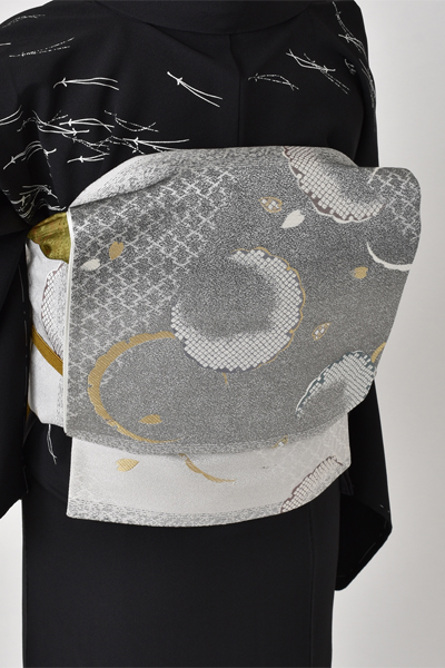 訪問着[漆黒に松葉模様]