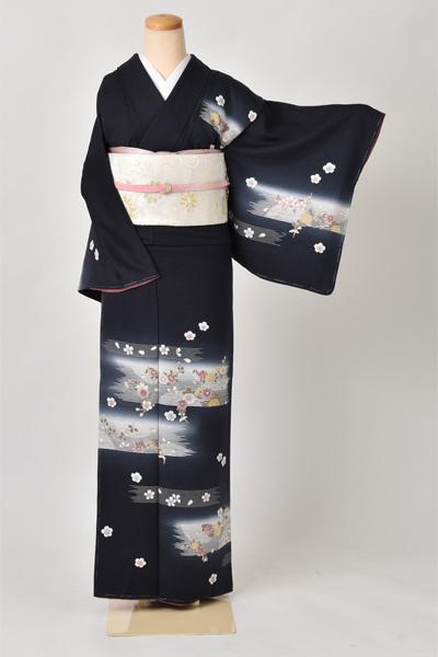 訪問着［黒地に花々］