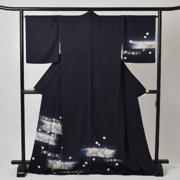 訪問着［黒地に花々］