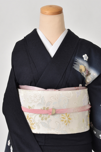 訪問着［黒地に花々］