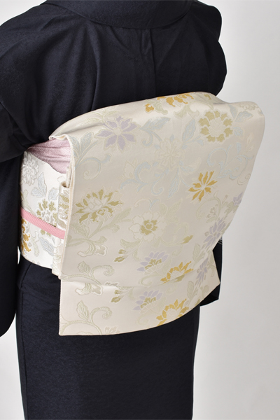 訪問着［黒地に花々］