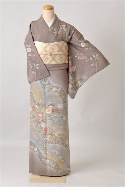 訪問着(淡いあずき色・菊)