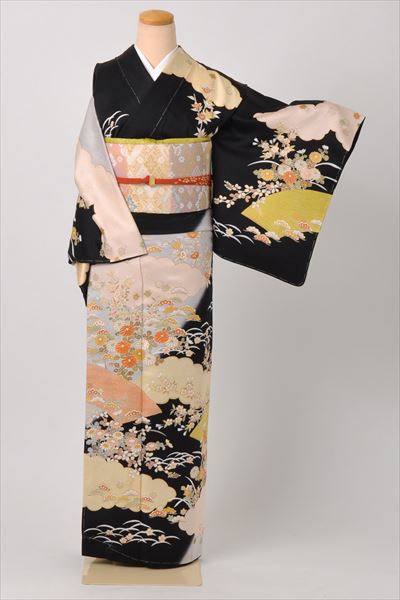 訪問着[黒地に雲取りと地紙扇面]