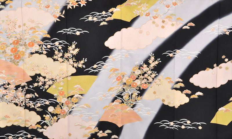 訪問着[黒地に雲取りと地紙扇面]