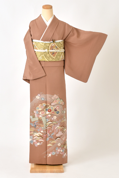 色留袖(胡桃色地・三笠松)