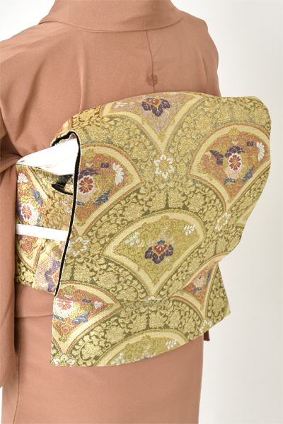 色留袖(胡桃色地・三笠松)