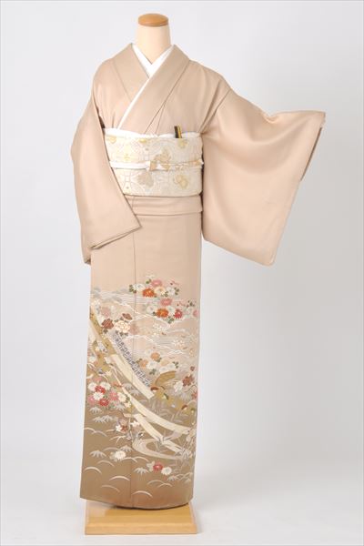 色留袖(丁子色に四季草花)