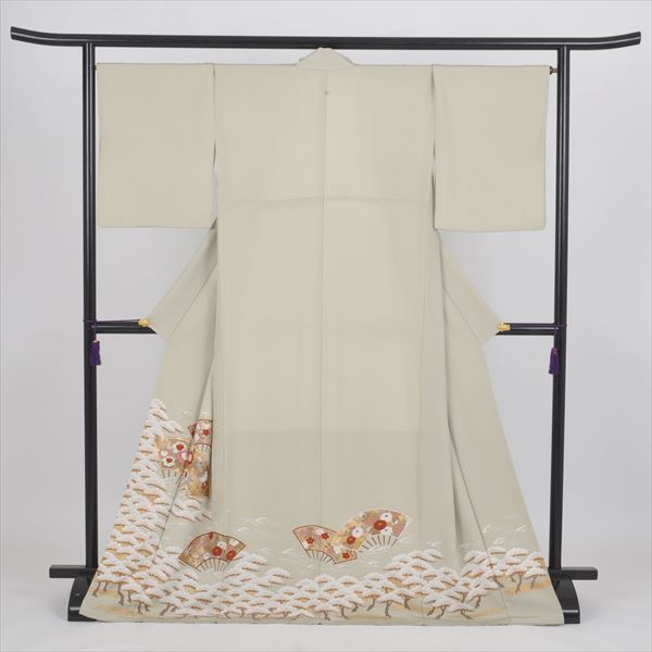 色留袖(浅緑色に笠松文)