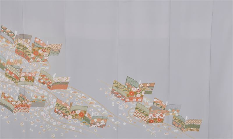 色留袖［白磁色・宝尽くし］