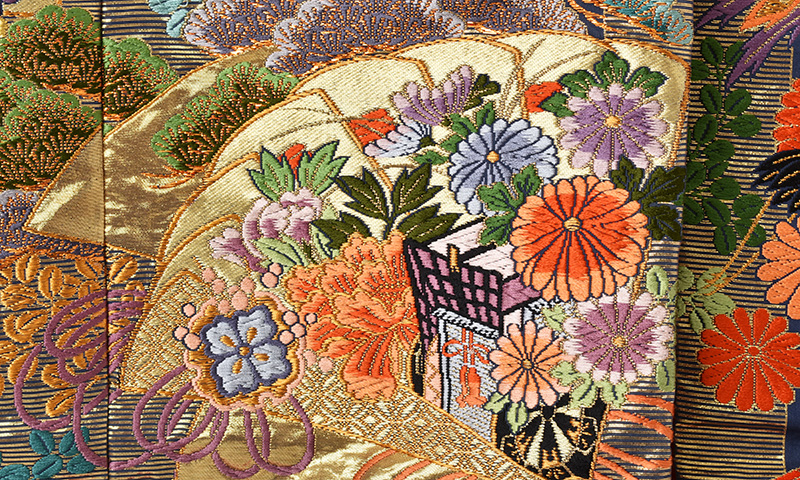 打掛(金と紺地・鳳凰)